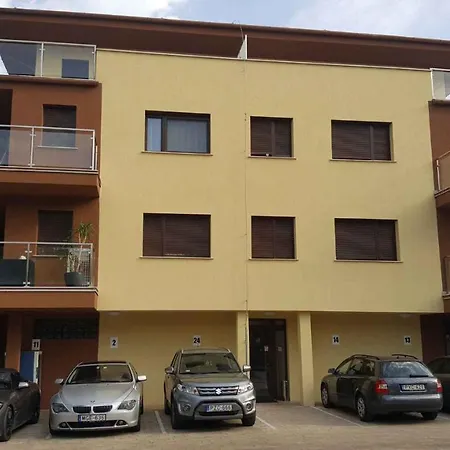 Apartamento In Siofok/balaton 38420 *