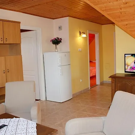 In Balaton 34632 Apartman *